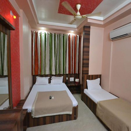 Hotel Sai Hari Prasad 쉬르디 외부 사진