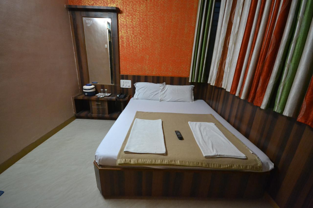 Hotel Sai Hari Prasad 쉬르디 외부 사진